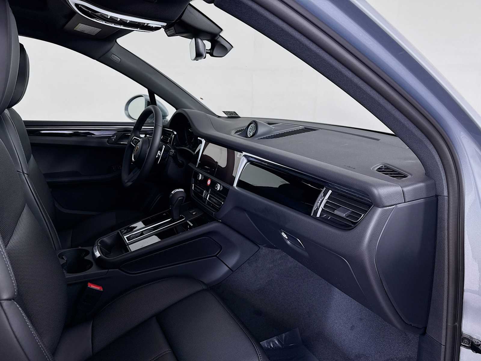 Thumbnail: 2026 Porsche Macan - 22