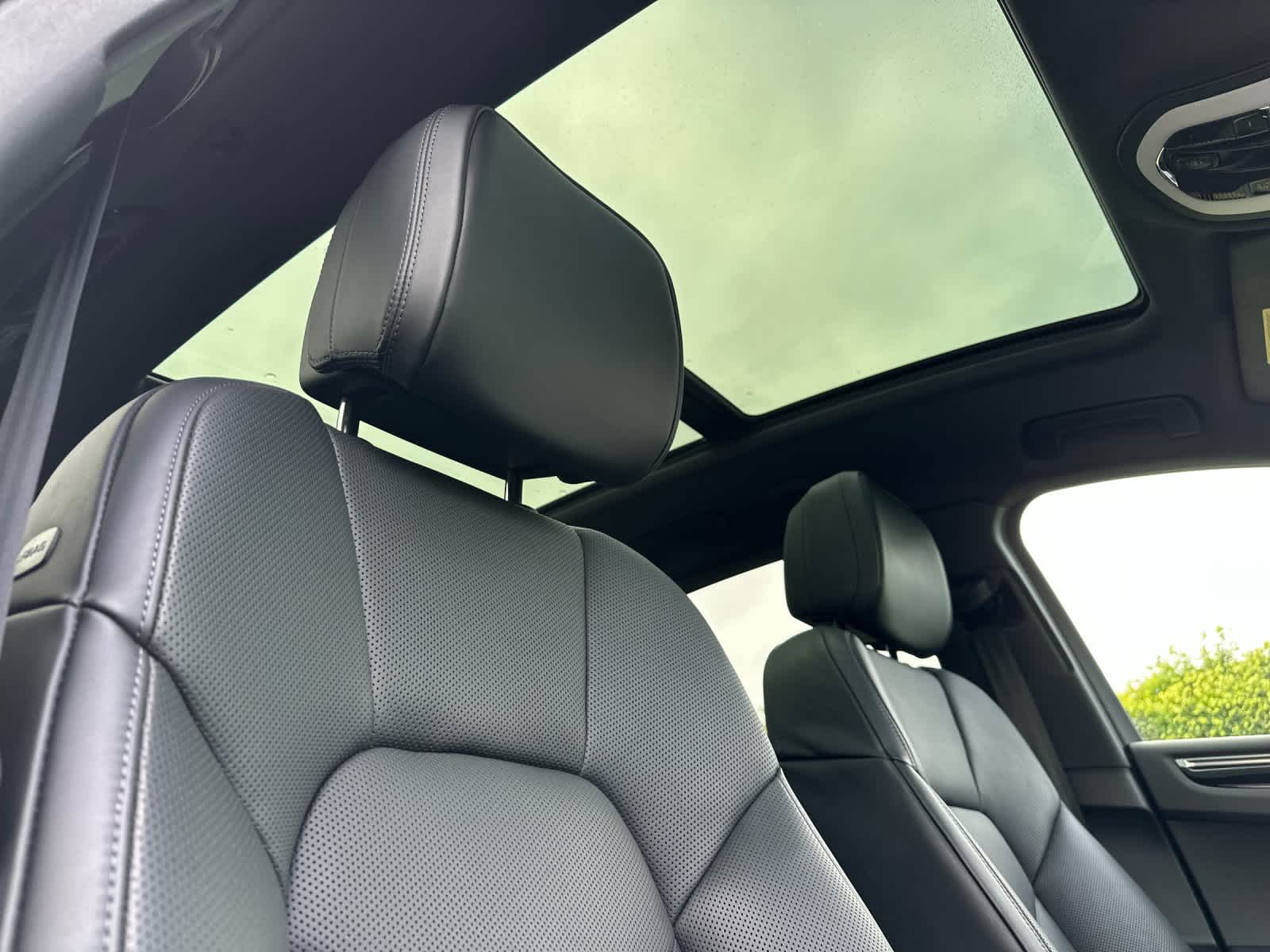 Thumbnail: 2025 Porsche Macan - 18