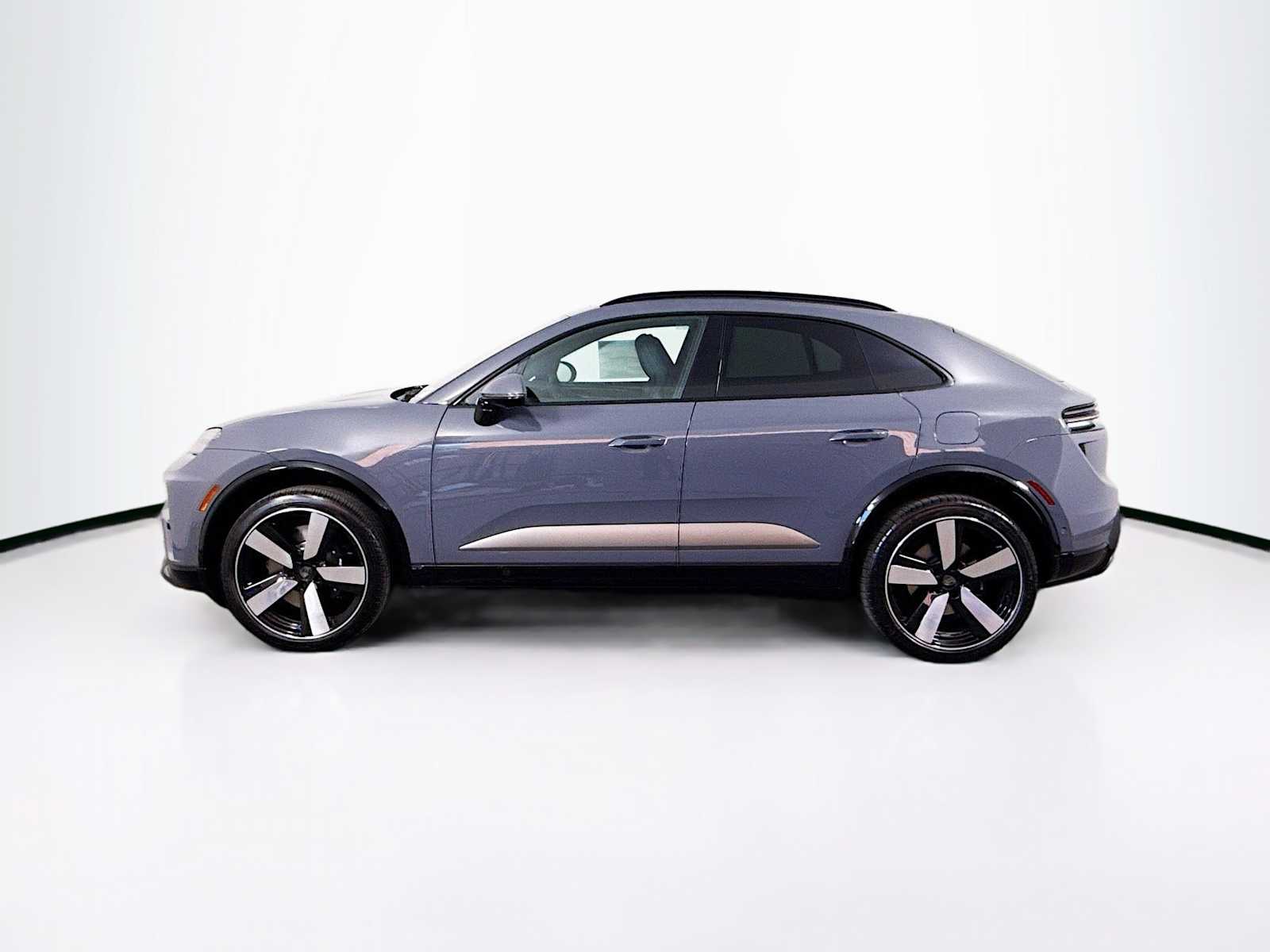 Thumbnail: 2025 Porsche Macan - 2