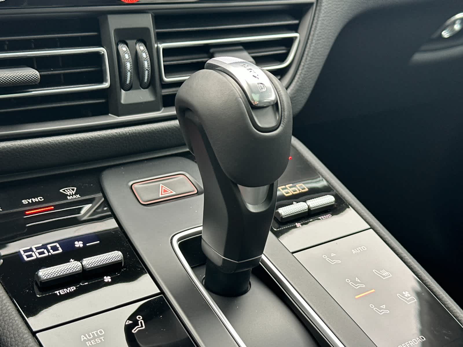 Thumbnail: 2026 Porsche Macan - 25