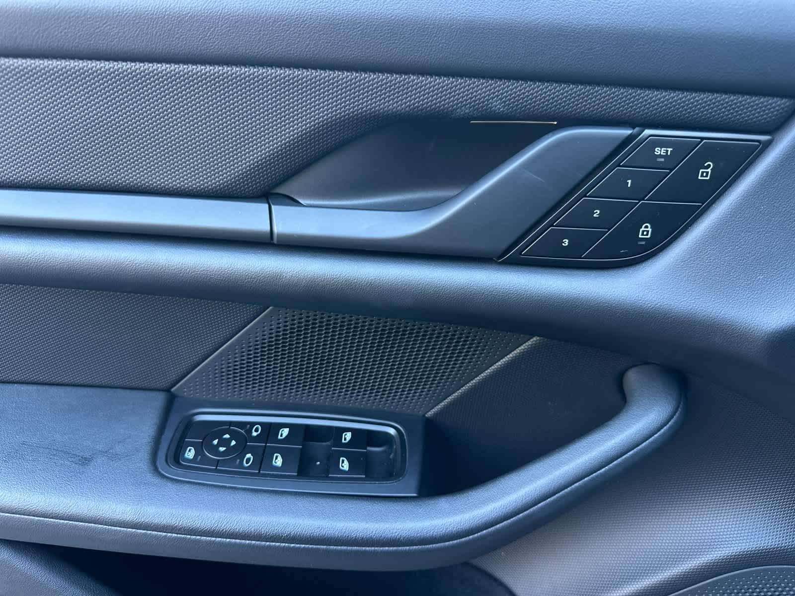 Thumbnail: 2022 Porsche Taycan - 12