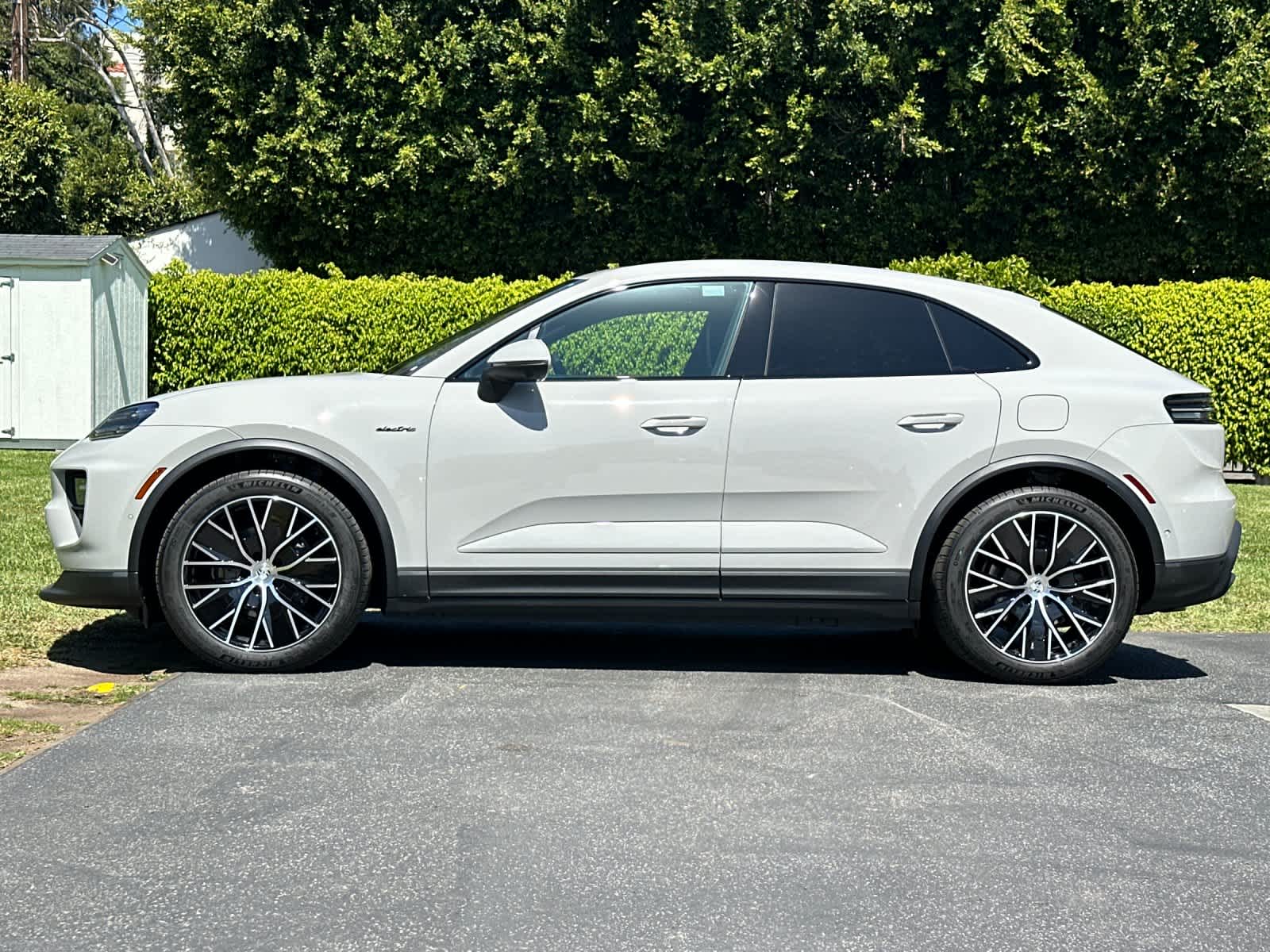 Thumbnail: 2026 Porsche Macan - 2