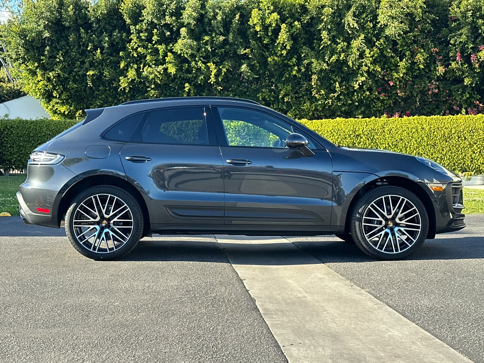 Thumbnail: 2026 Porsche Macan - 9