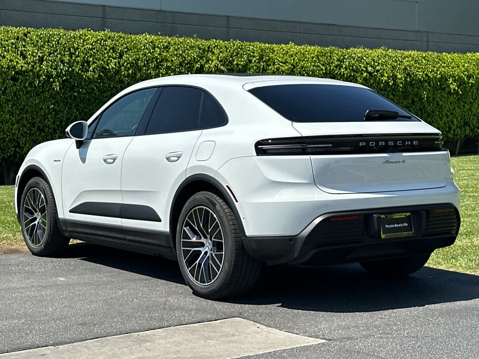 Thumbnail: 2026 Porsche Macan - 3