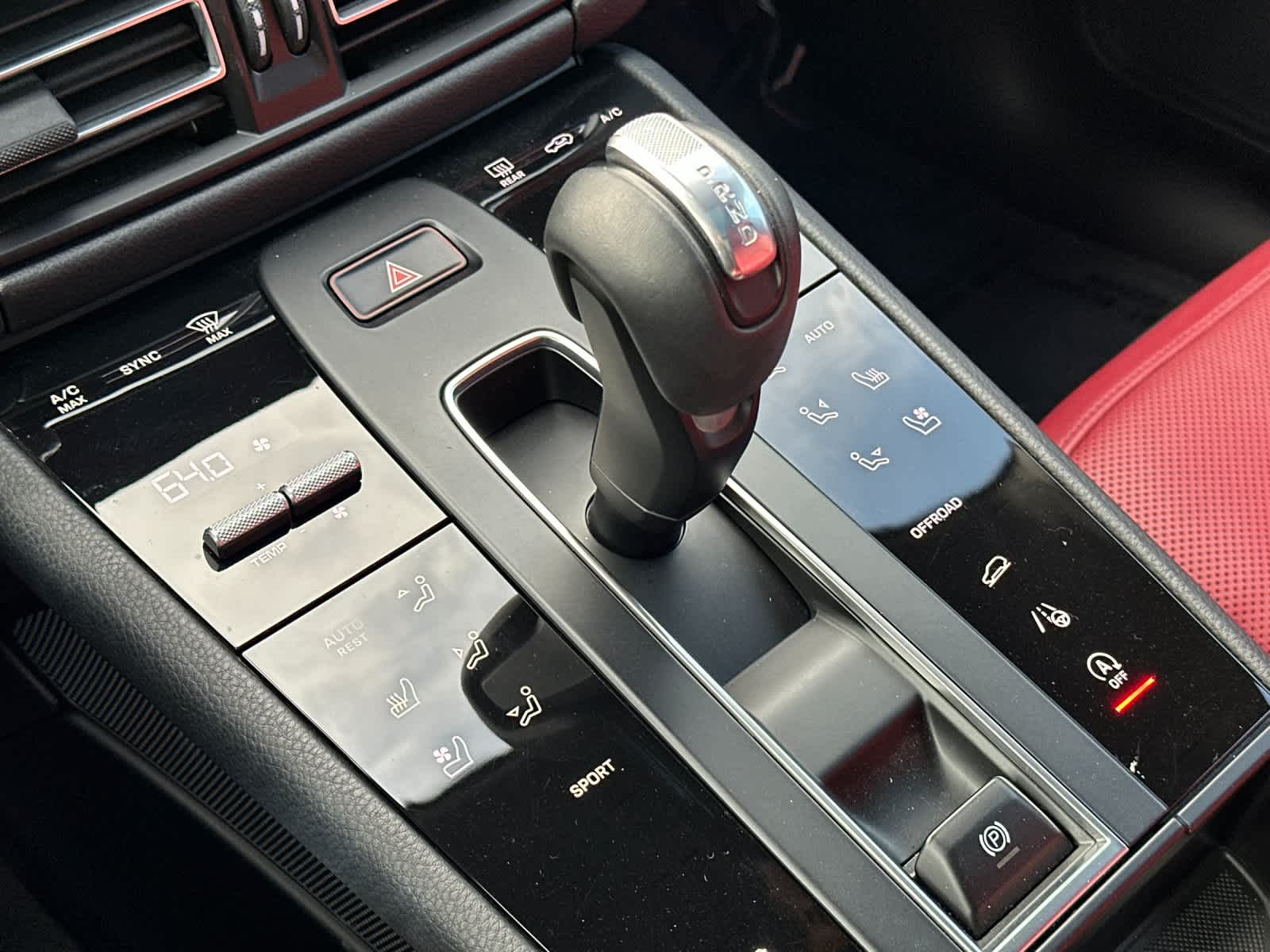 Thumbnail: 2025 Porsche Macan - 25