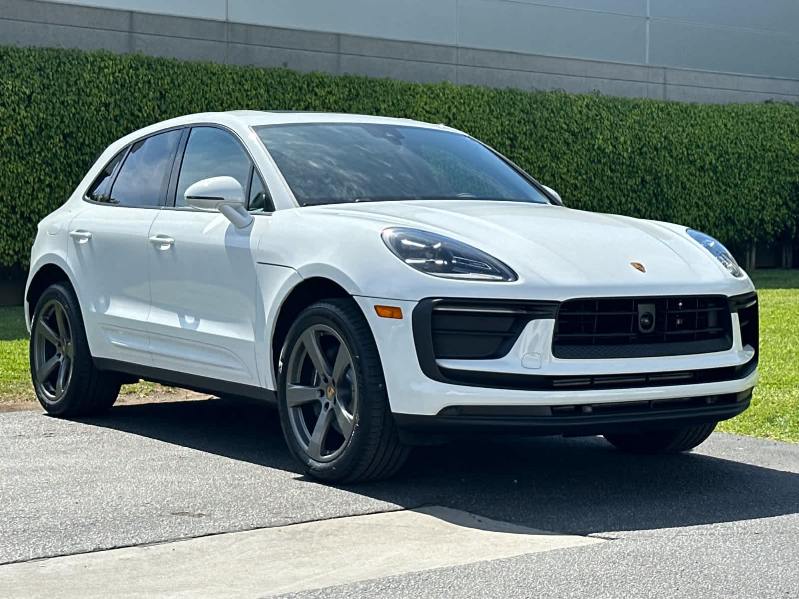 Thumbnail: 2026 Porsche Macan - 10