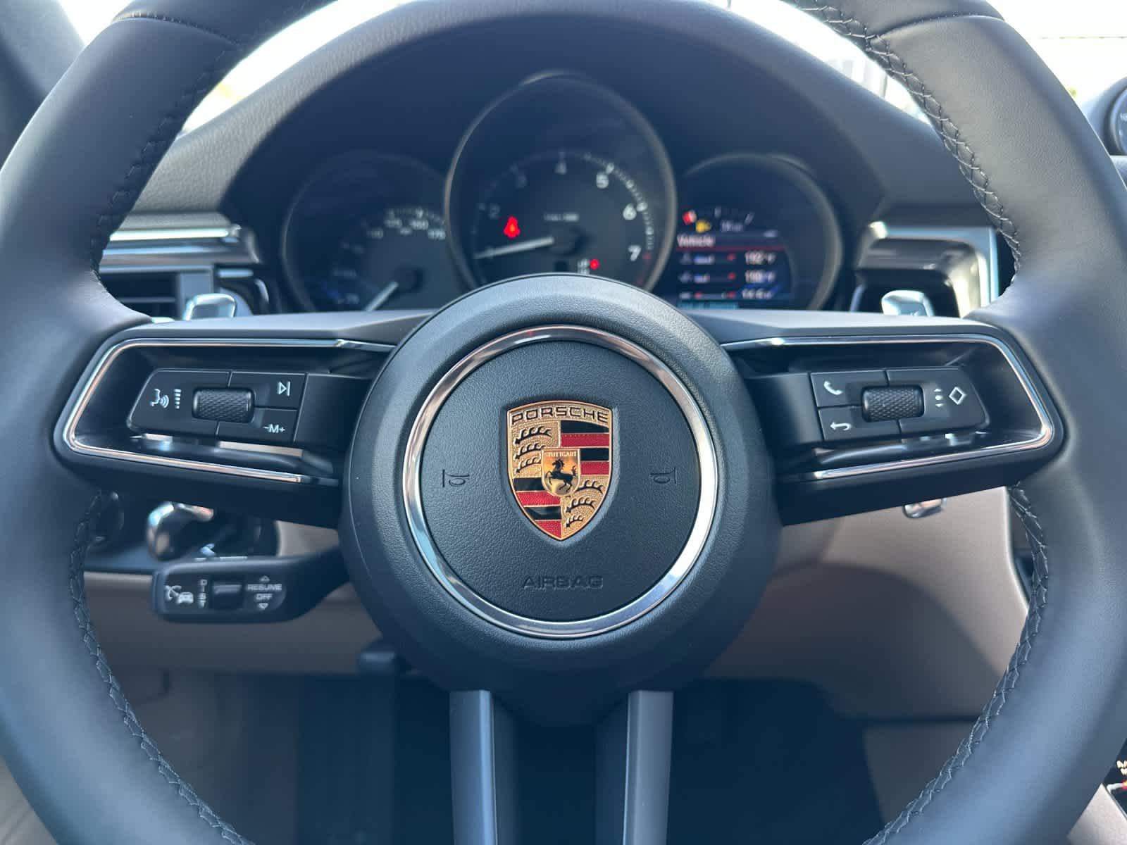 Thumbnail: 2026 Porsche Macan - 25