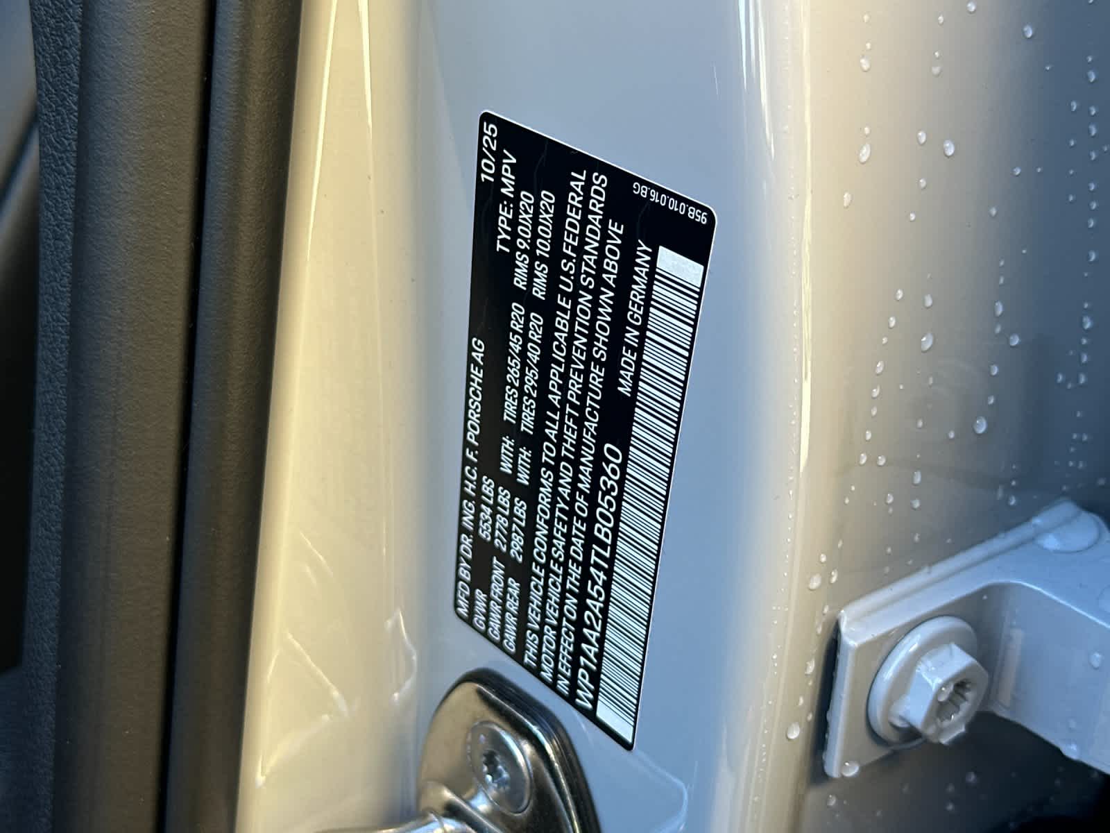 Thumbnail: 2026 Porsche Macan - 32