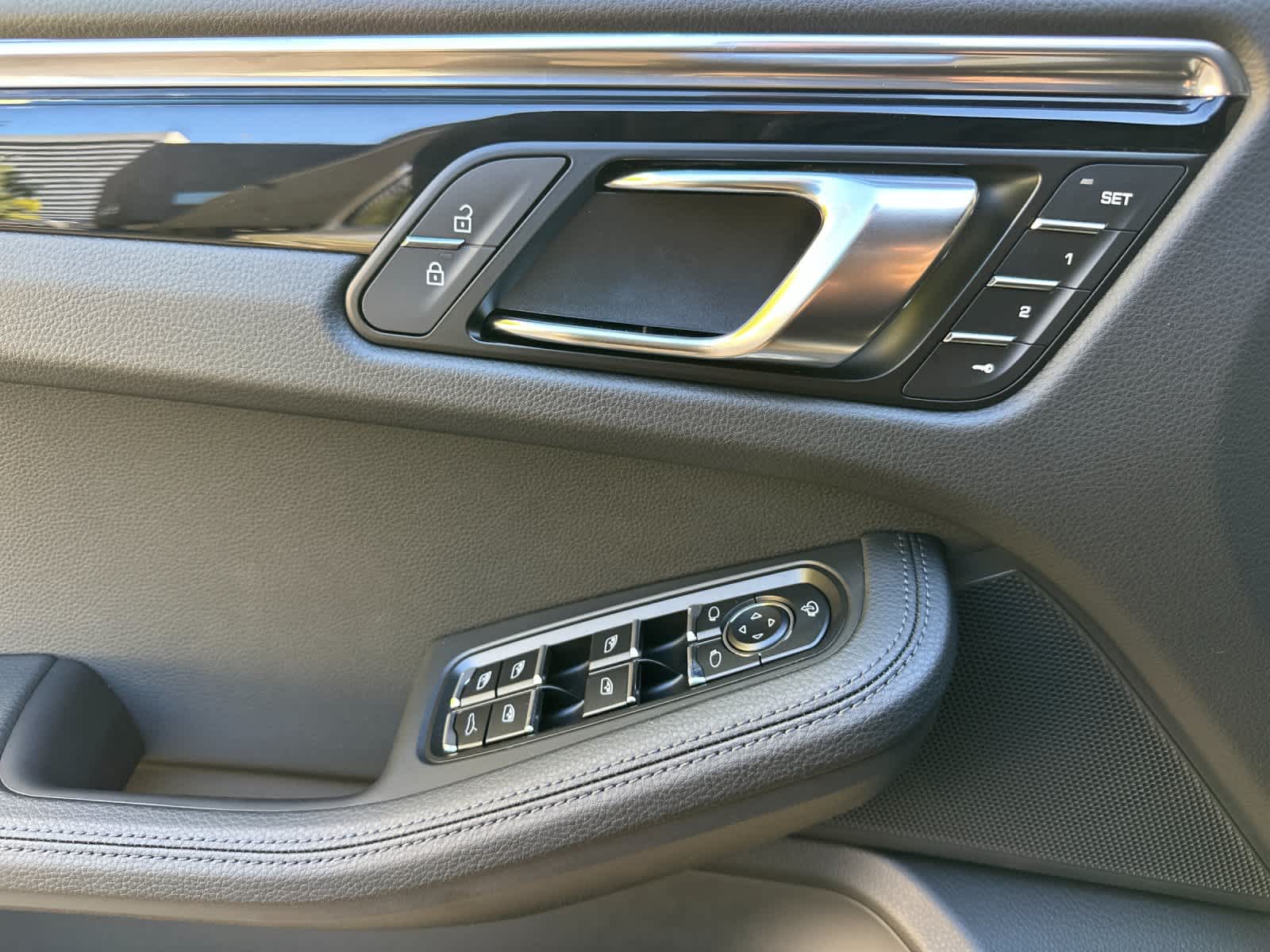 Thumbnail: 2026 Porsche Macan - 12