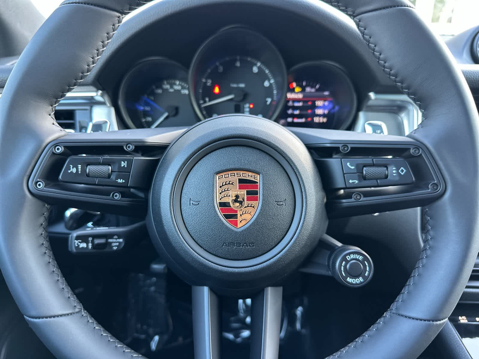 Thumbnail: 2026 Porsche Macan - 26