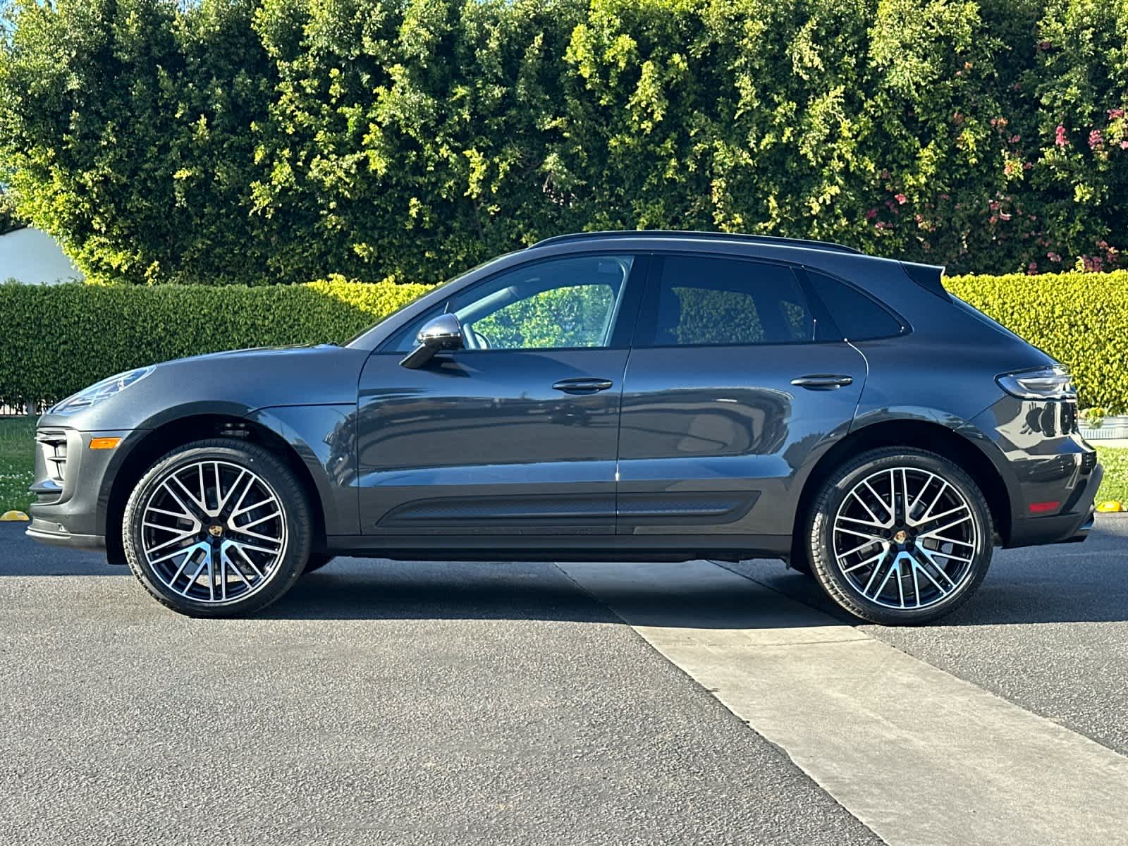 Thumbnail: 2026 Porsche Macan - 2