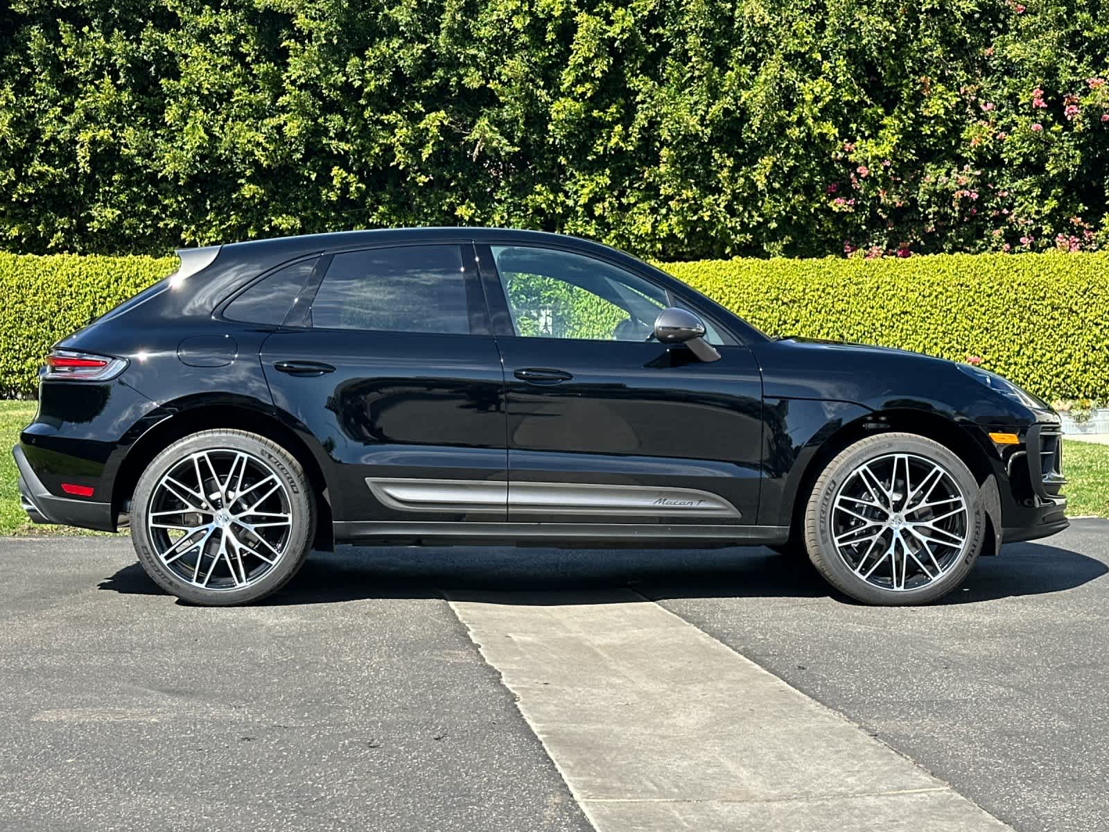 Thumbnail: 2026 Porsche Macan - 9