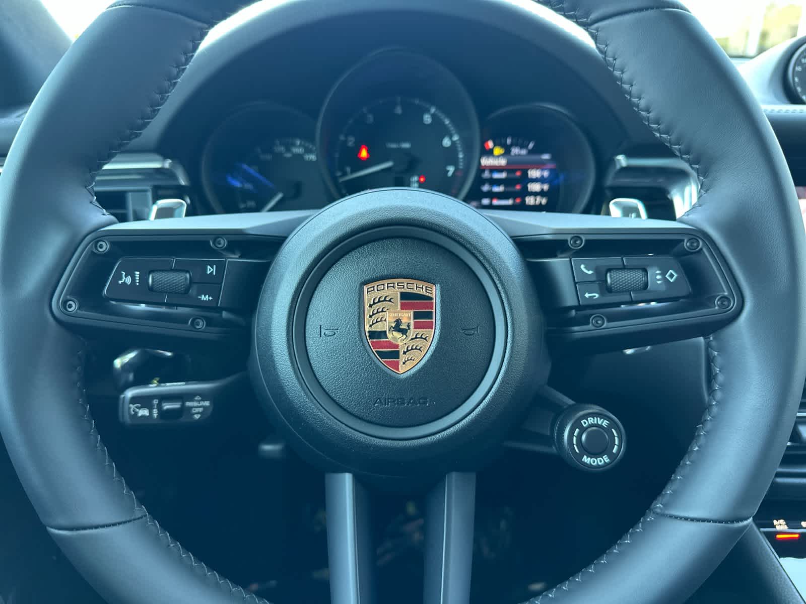 Thumbnail: 2026 Porsche Macan - 26