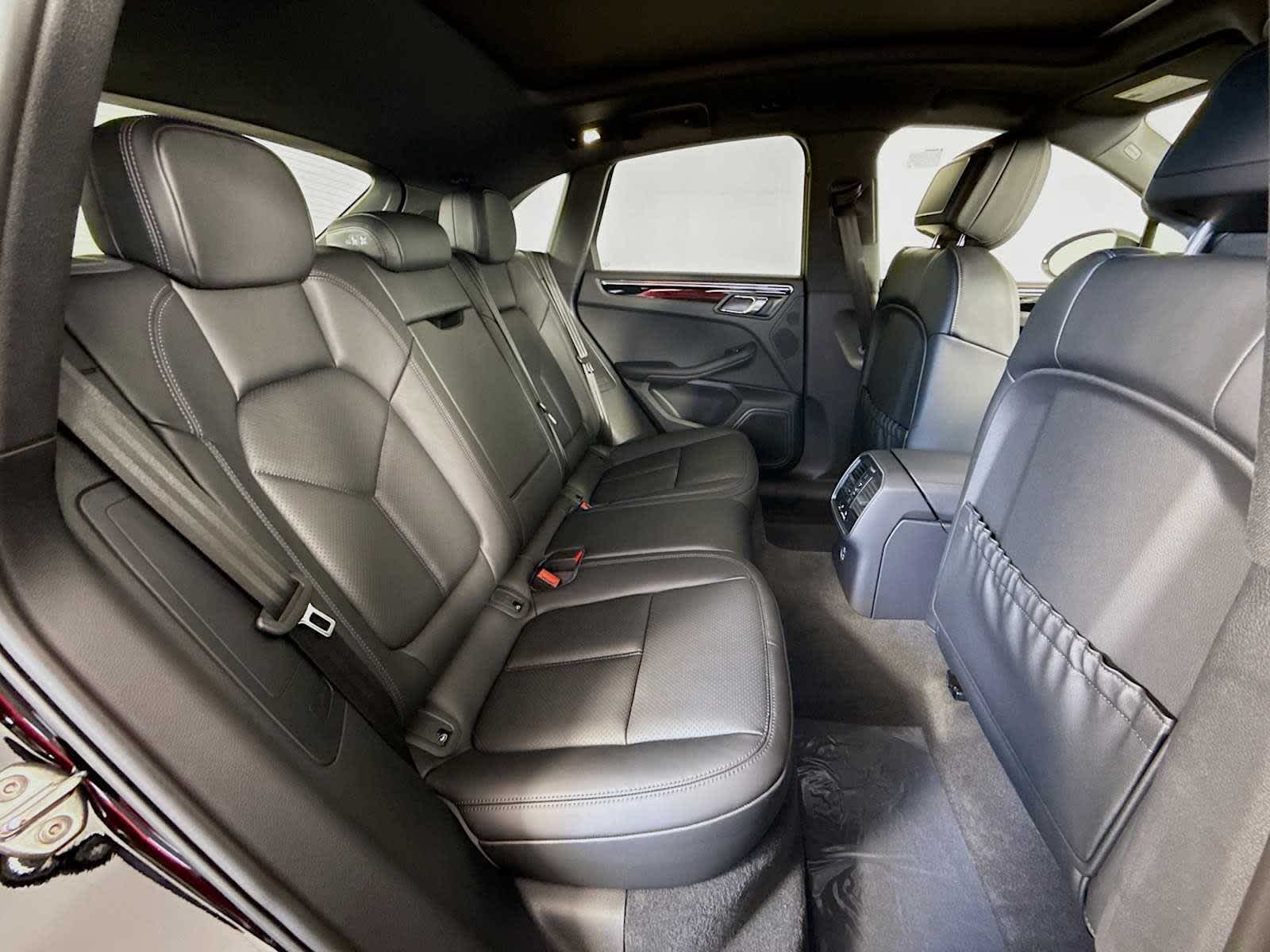 Thumbnail: 2025 Porsche Macan - 20