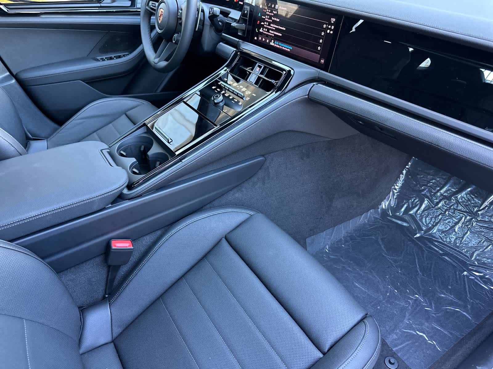 Thumbnail: 2026 Porsche Panamera - 16