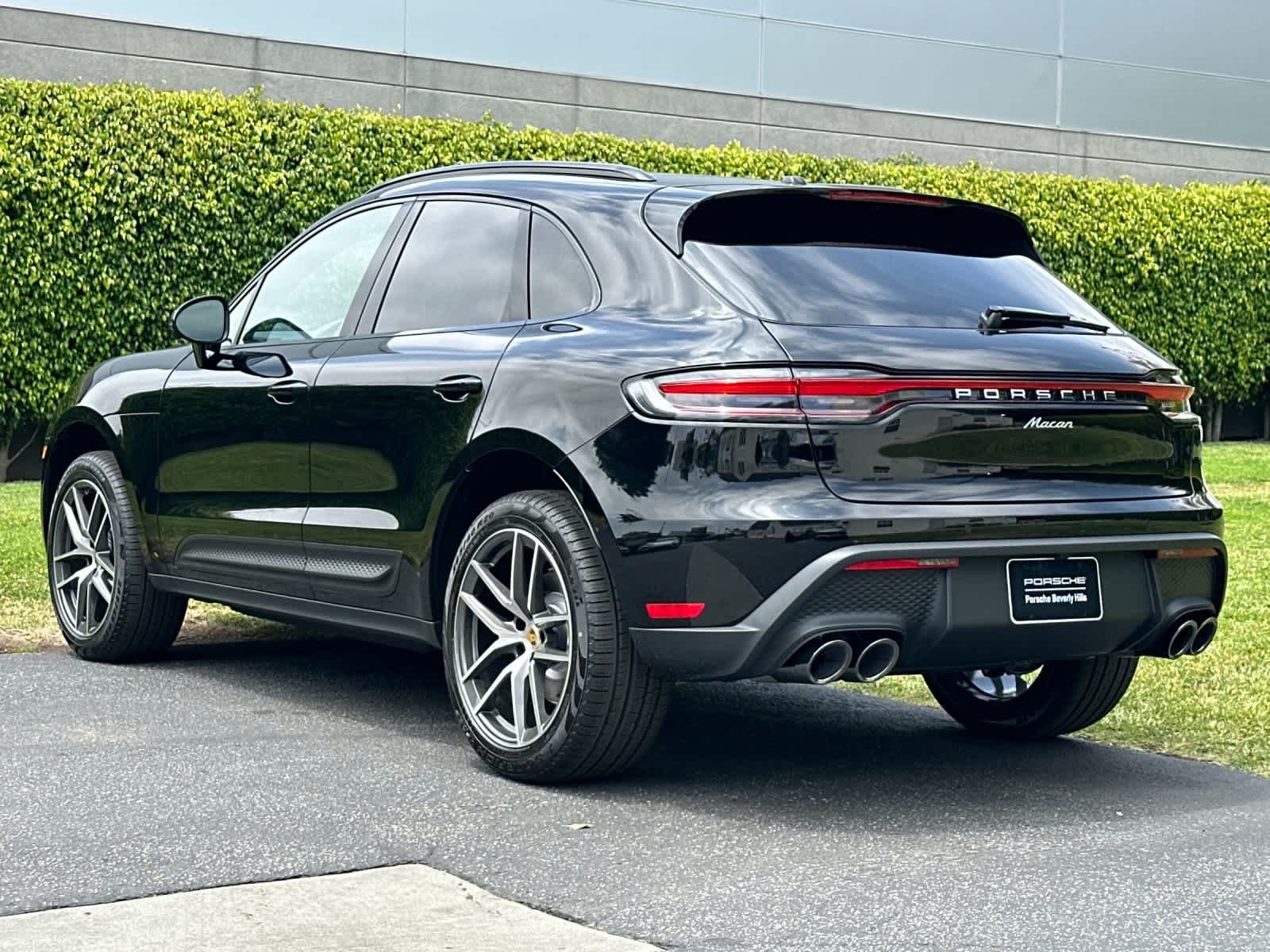 Thumbnail: 2026 Porsche Macan - 3
