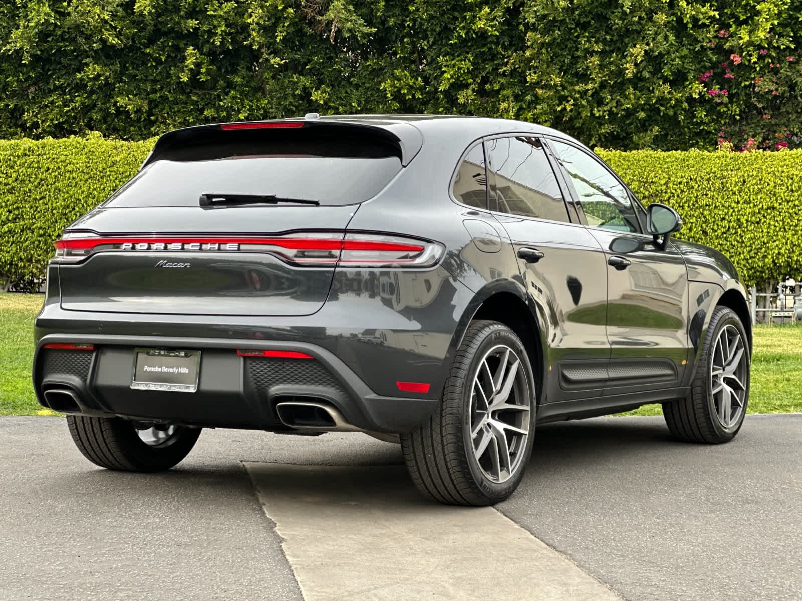 Thumbnail: 2026 Porsche Macan - 8
