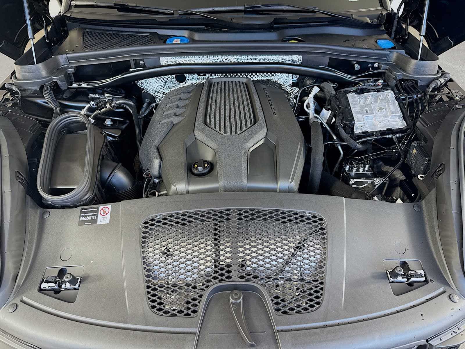 Thumbnail: 2026 Porsche Macan - 23