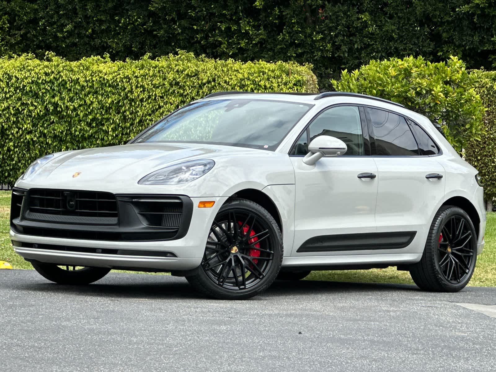 Thumbnail: 2023 Porsche Macan - 1