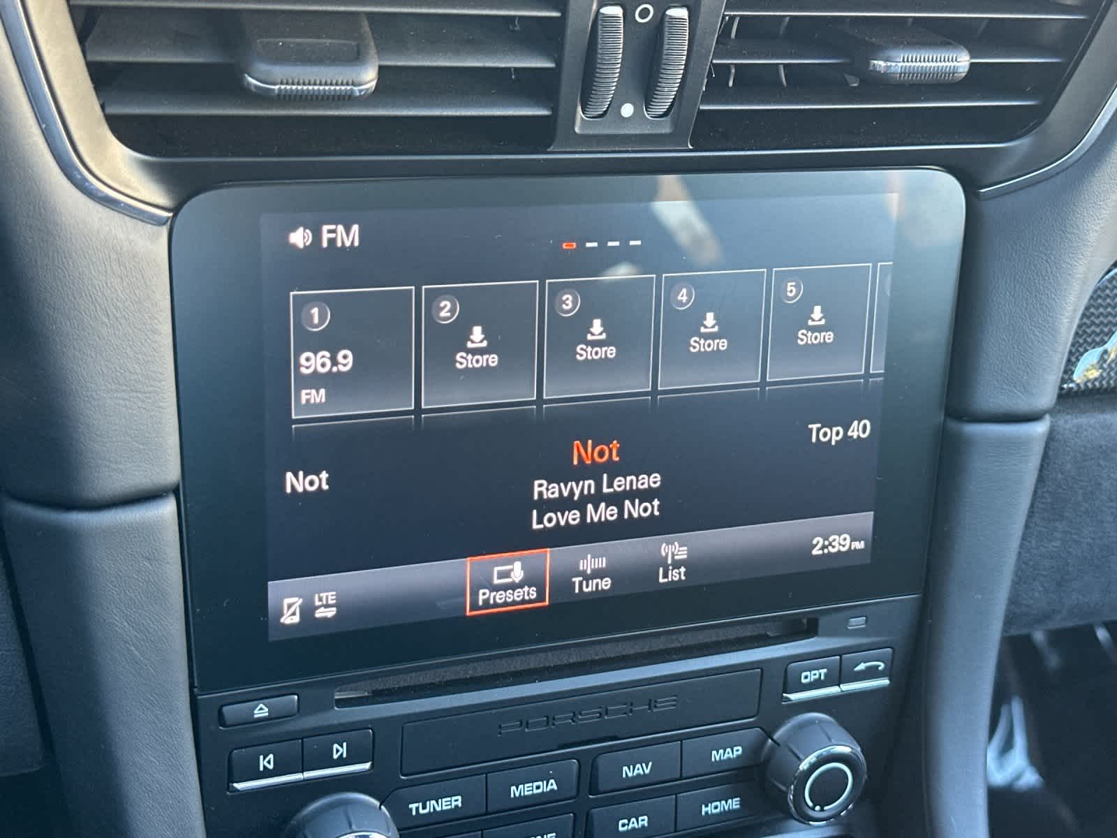 Thumbnail: 2018 Porsche 911 - 15