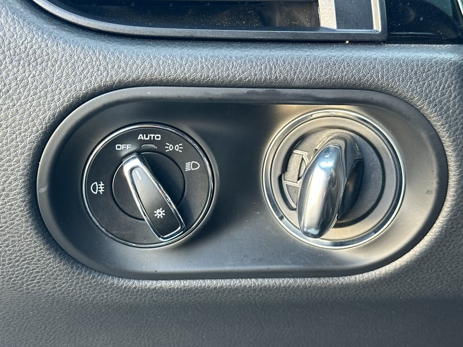 Thumbnail: 2025 Porsche Macan - 28