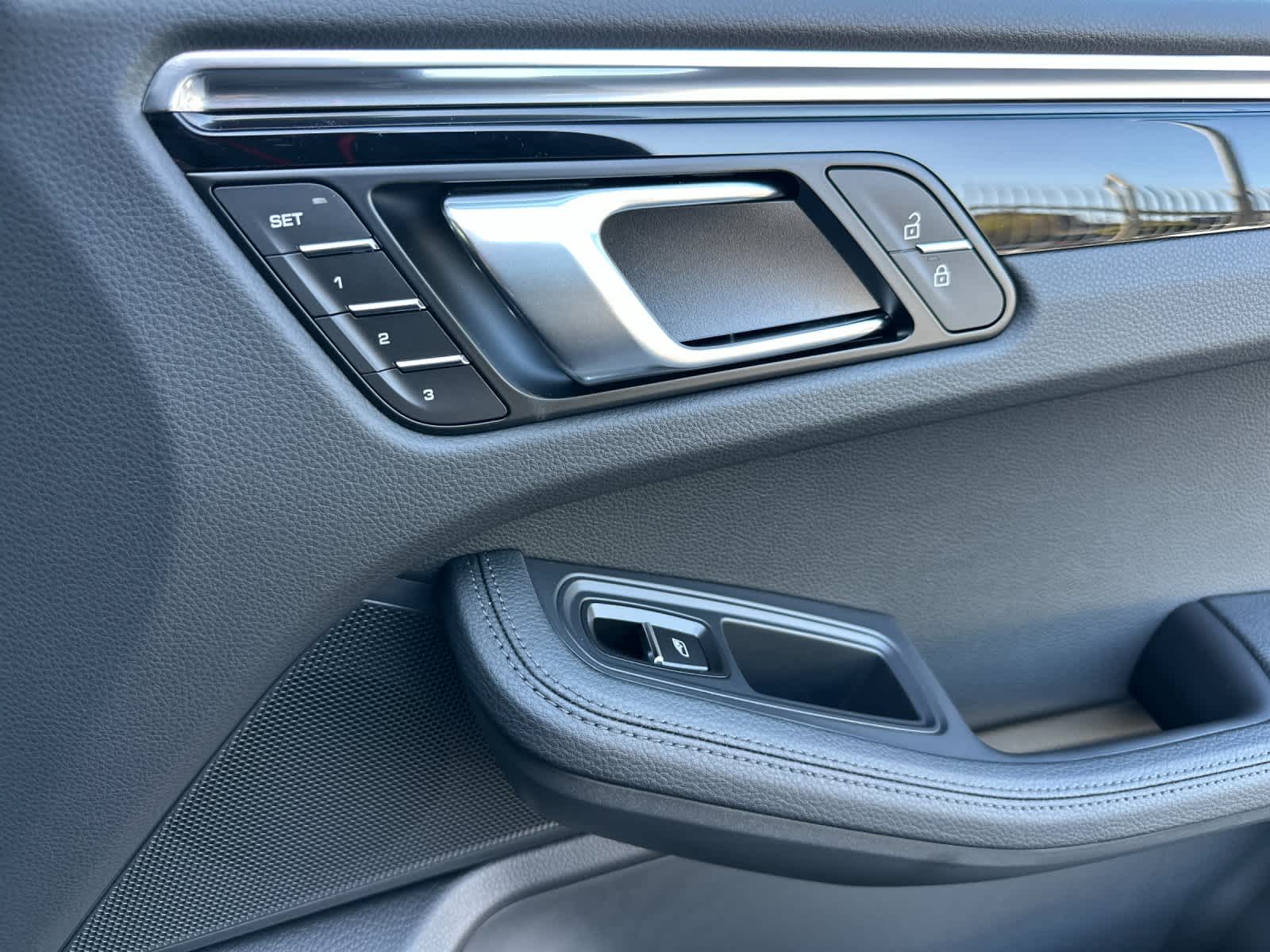 Thumbnail: 2026 Porsche Macan - 19