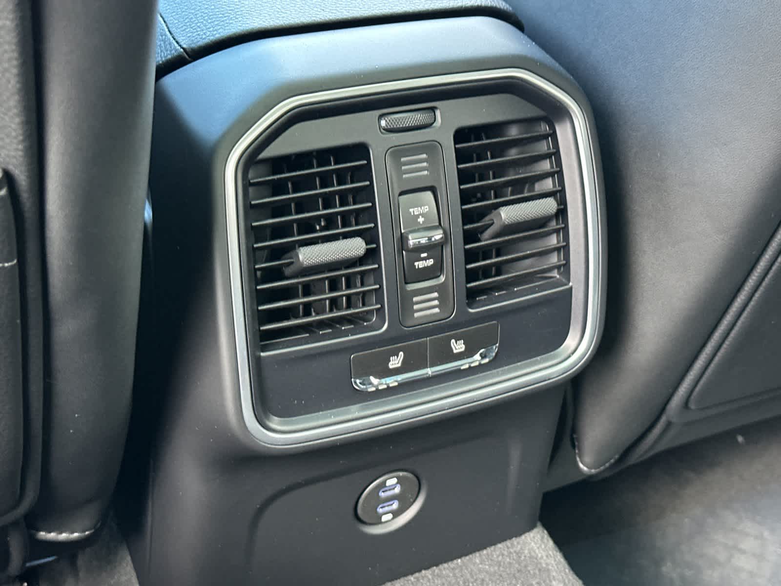 Thumbnail: 2026 Porsche Macan - 14