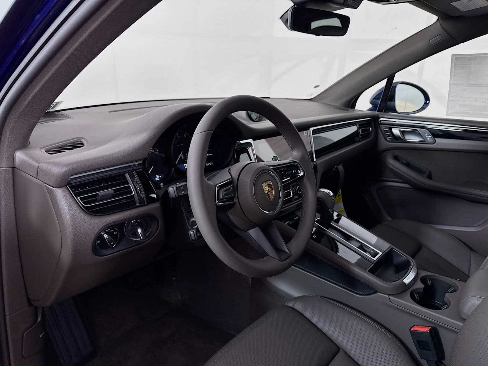 Thumbnail: 2026 Porsche Macan - 4