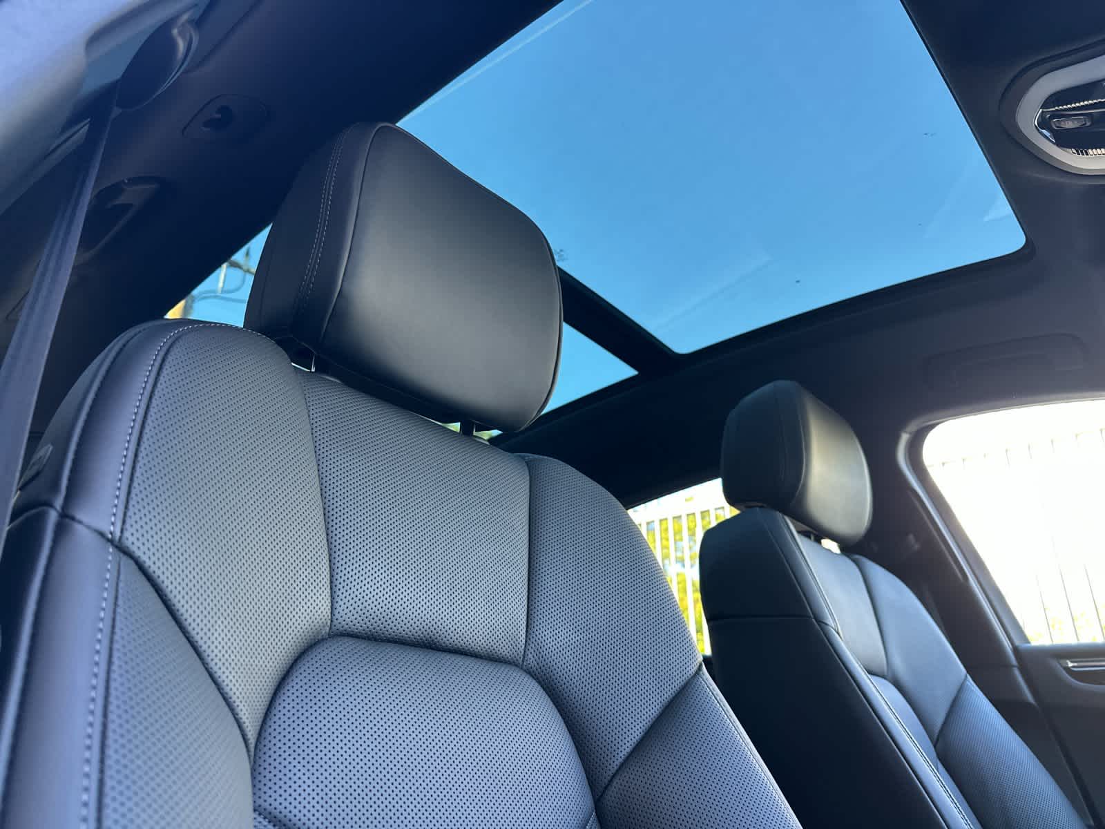 Thumbnail: 2026 Porsche Macan - 18