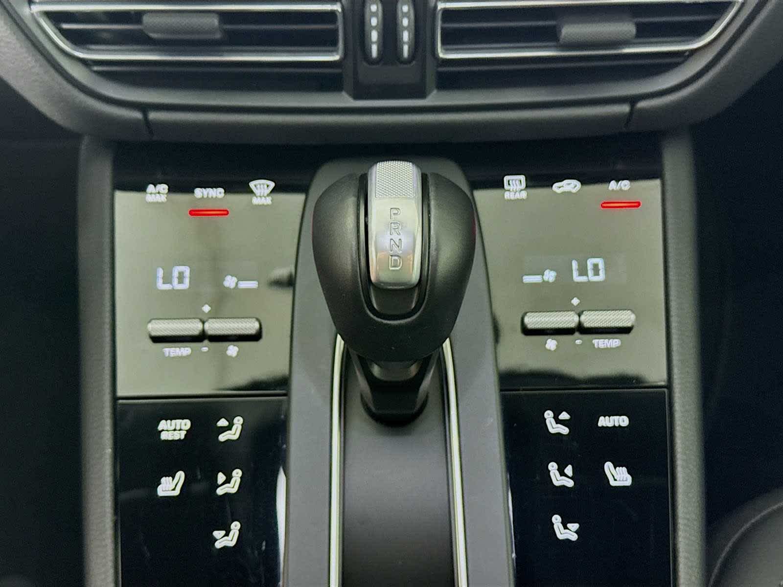 Thumbnail: 2025 Porsche Macan - 13