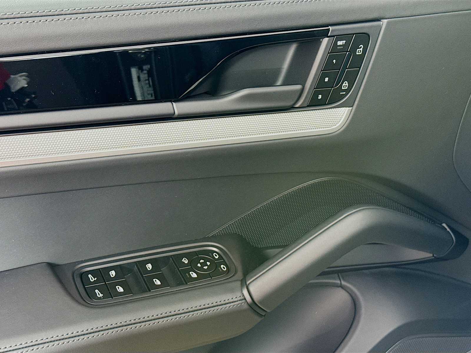 Thumbnail: 2025 Porsche Cayenne - 14