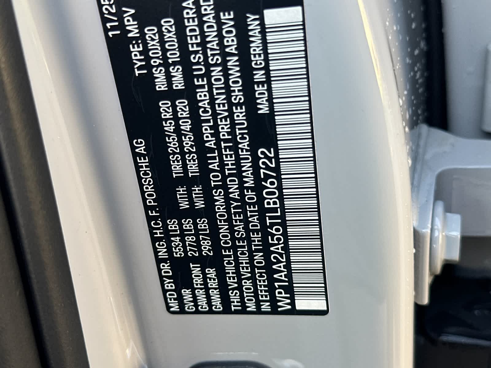 Thumbnail: 2026 Porsche Macan - 33