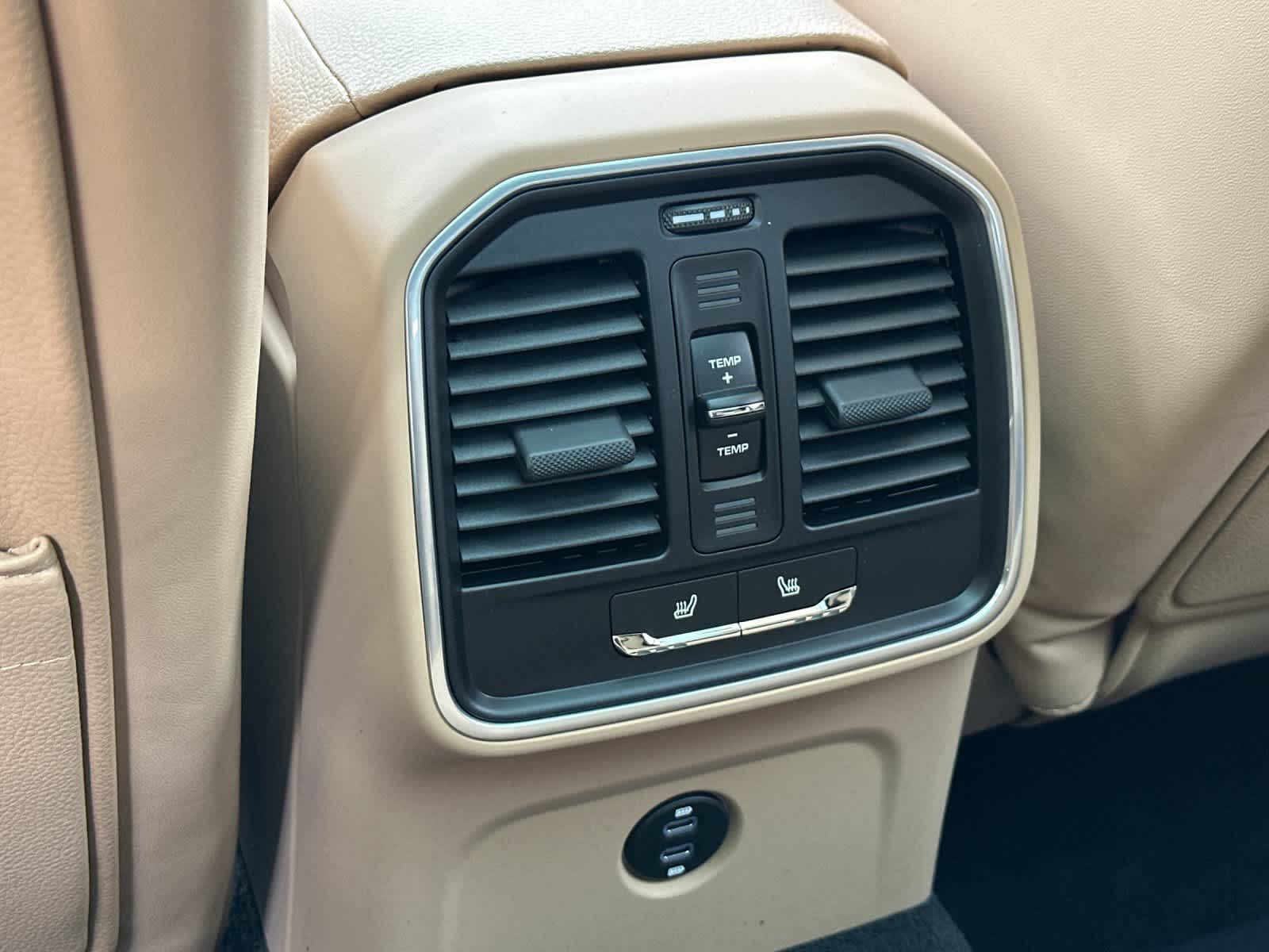 Thumbnail: 2026 Porsche Macan - 14