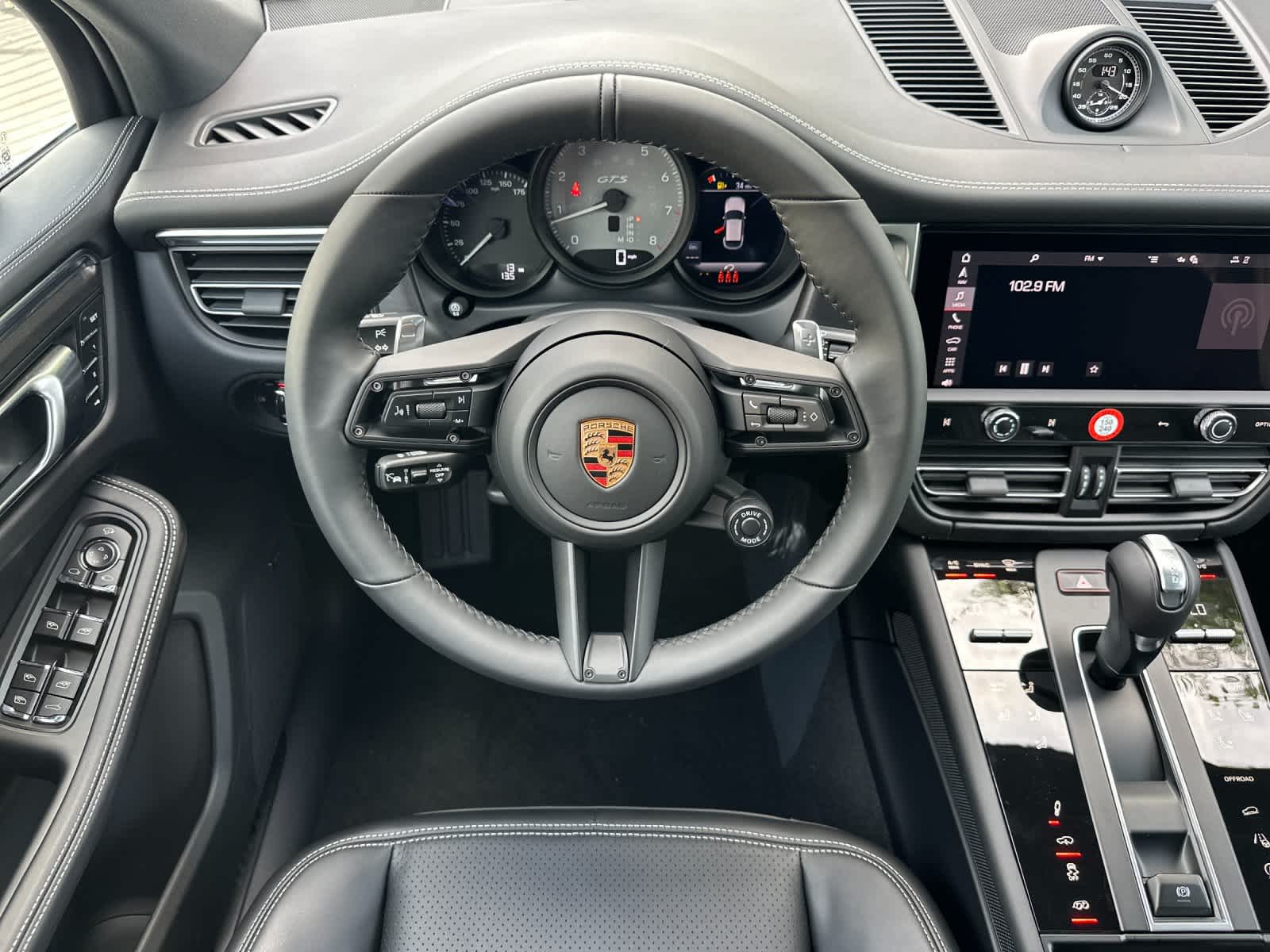 Thumbnail: 2026 Porsche Macan - 15