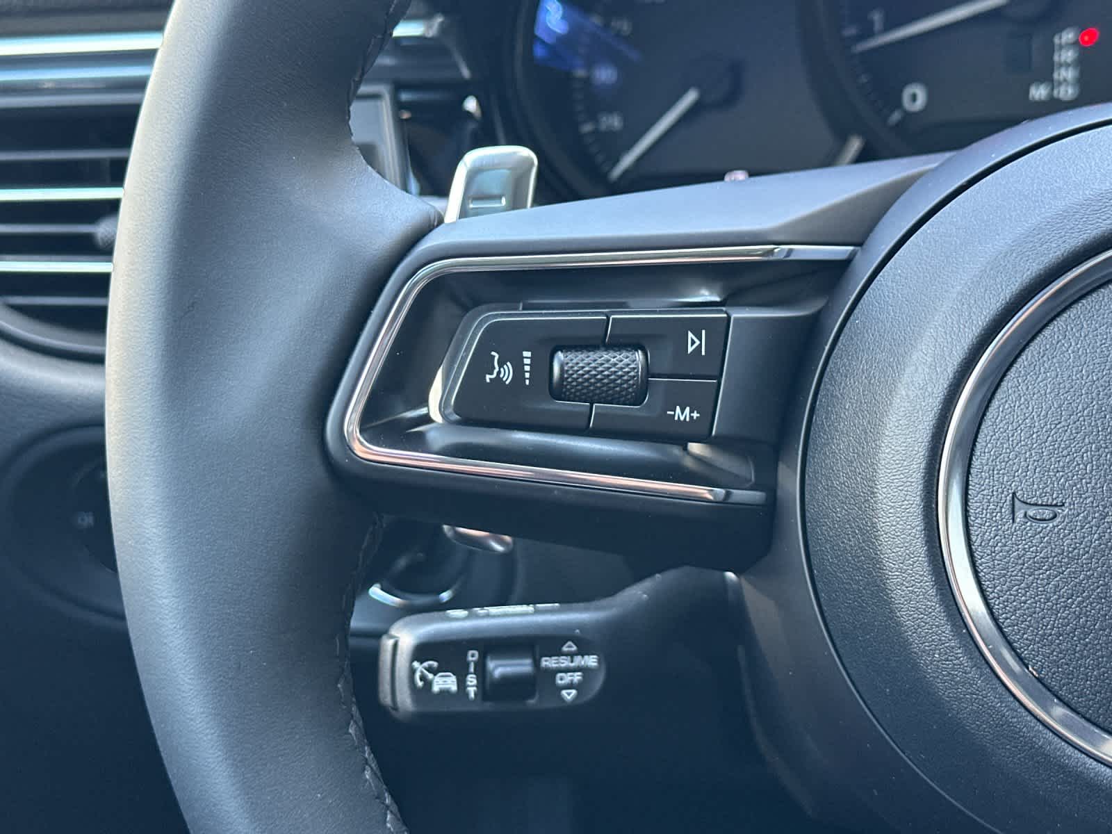 Thumbnail: 2026 Porsche Macan - 27