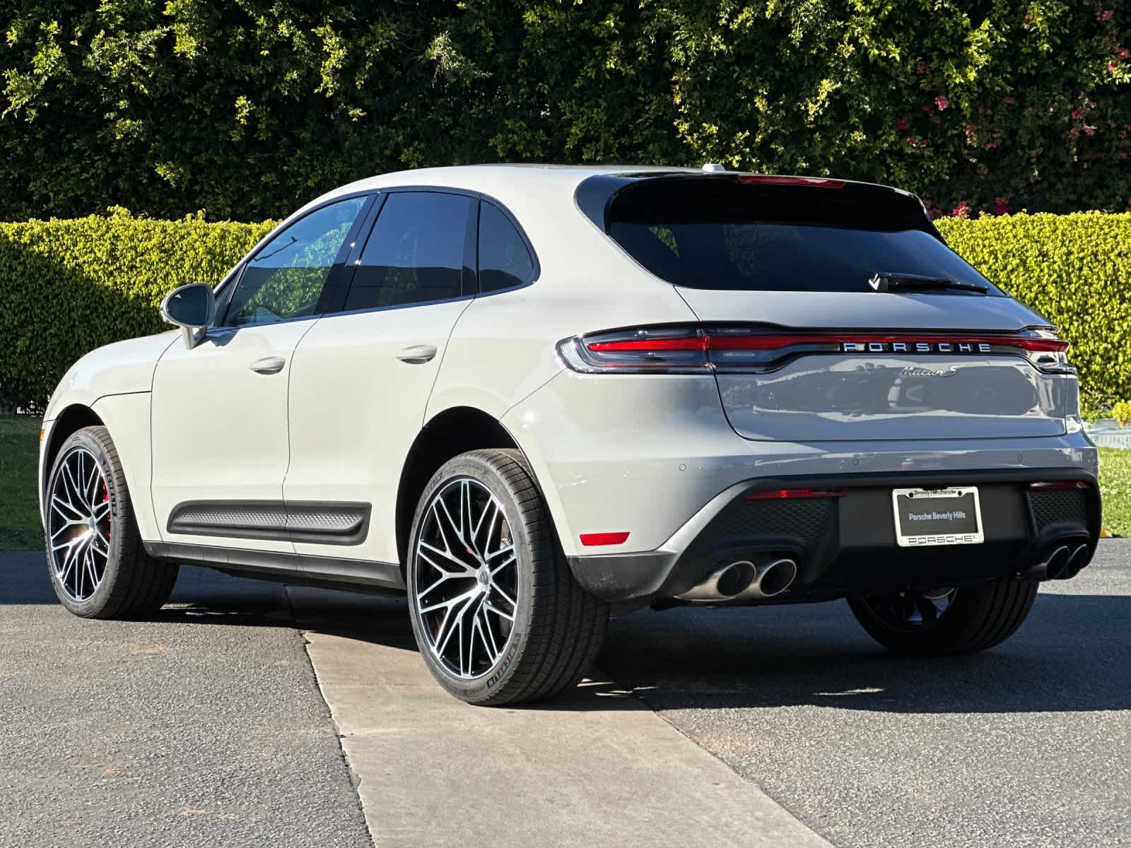 Thumbnail: 2026 Porsche Macan - 3