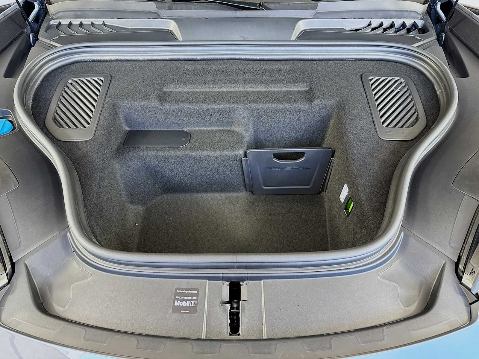 Thumbnail: 2025 Porsche Macan - 23