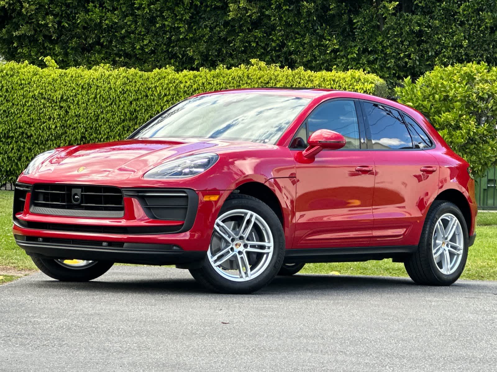 Thumbnail: 2026 Porsche Macan - 1