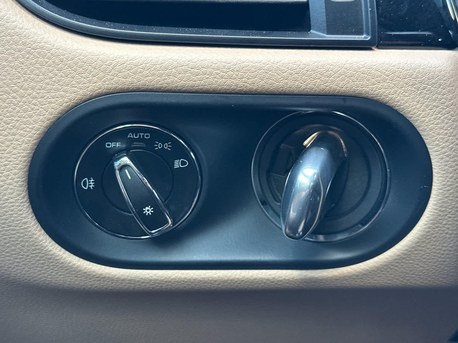 Thumbnail: 2025 Porsche Macan - 29