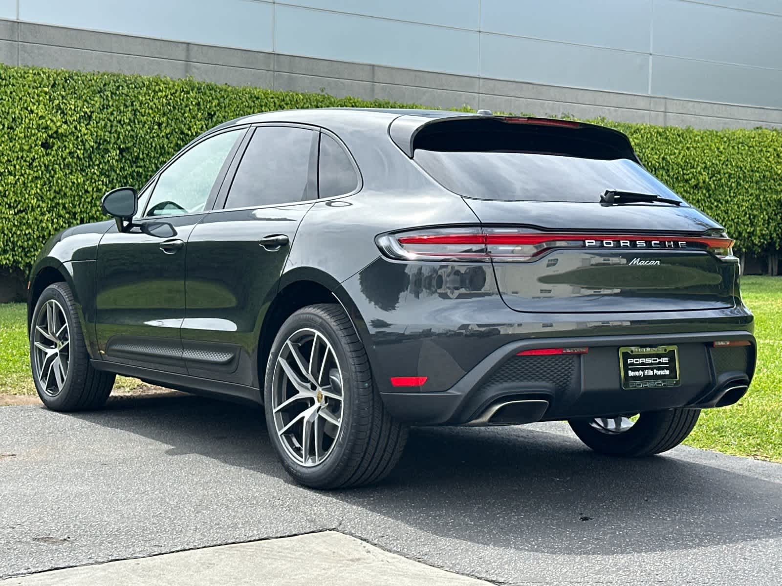 Thumbnail: 2026 Porsche Macan - 3