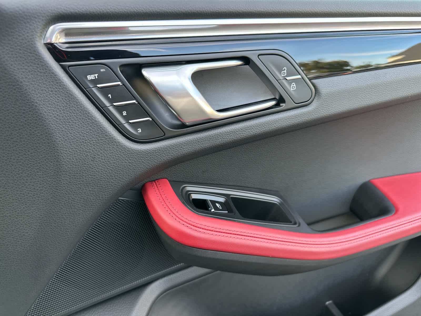 Thumbnail: 2025 Porsche Macan - 19