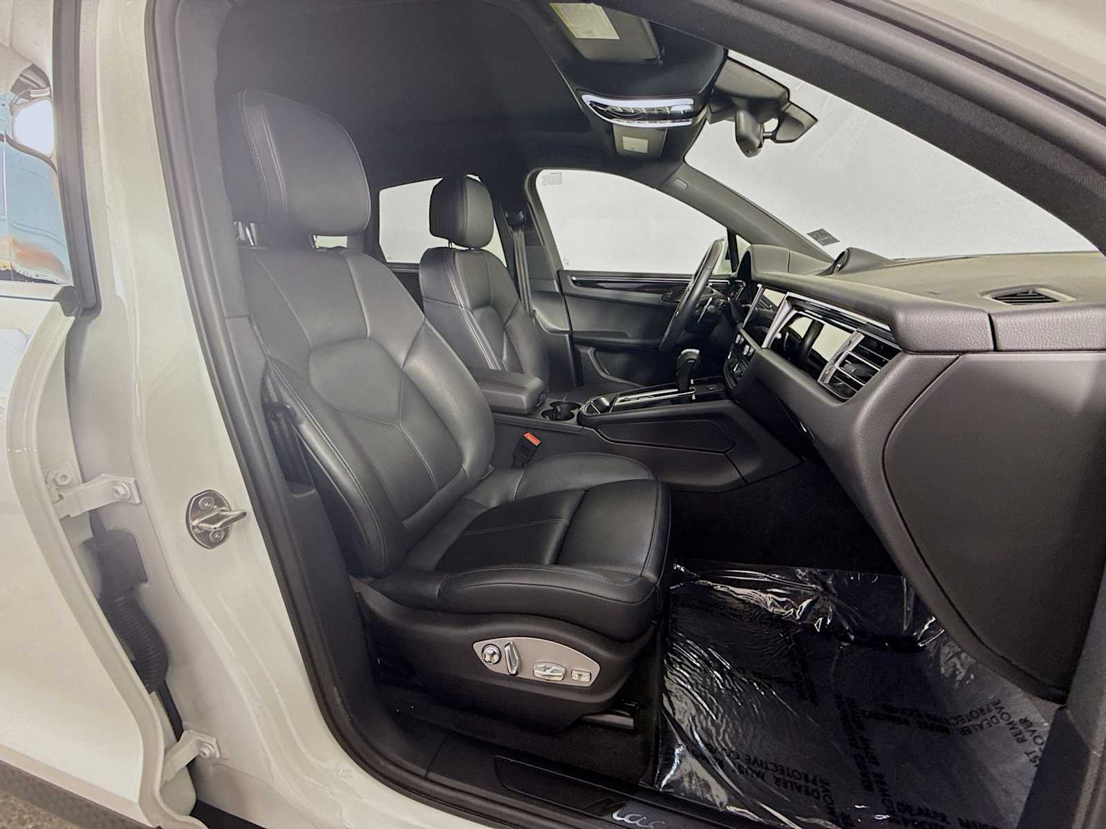 Thumbnail: 2024 Porsche Macan - 22