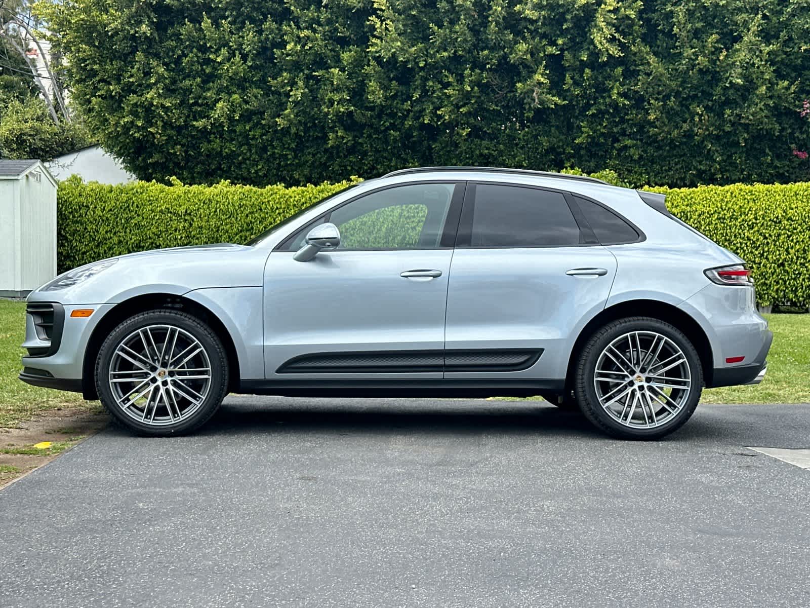 Thumbnail: 2026 Porsche Macan - 2