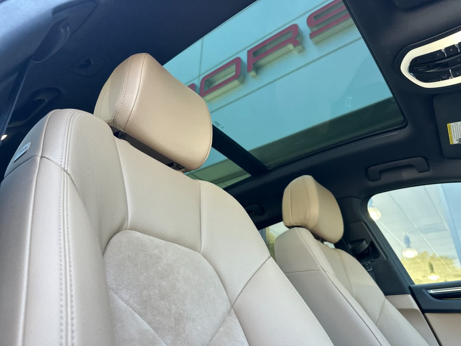 Thumbnail: 2020 Porsche Macan - 18