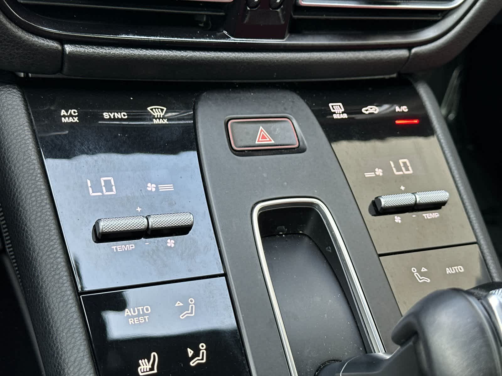 Thumbnail: 2025 Porsche Macan - 24