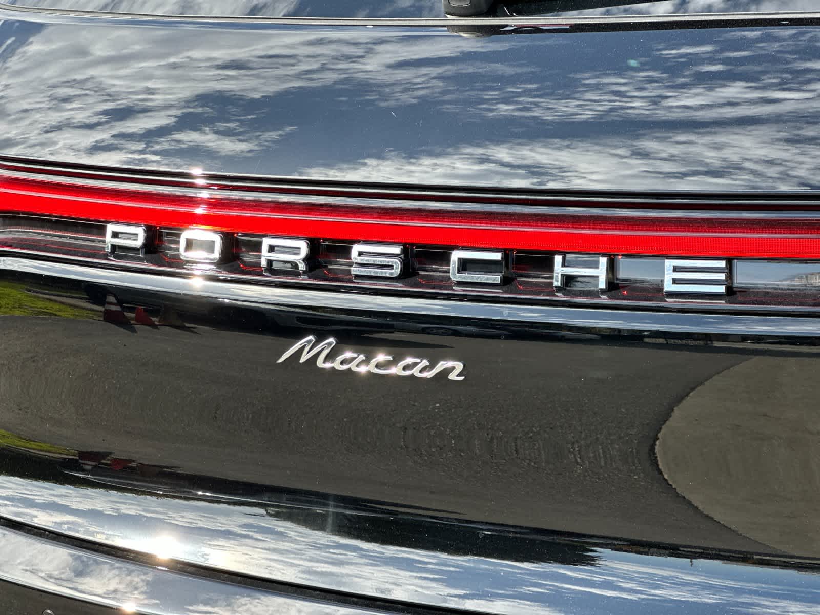 Thumbnail: 2026 Porsche Macan - 32