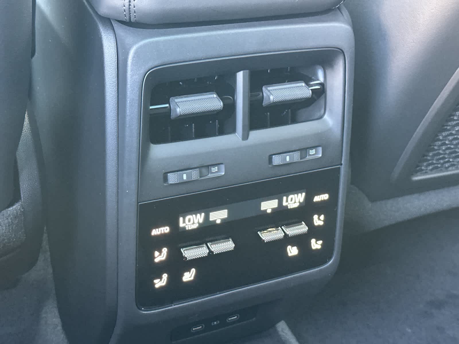 Thumbnail: 2025 Porsche Macan - 14