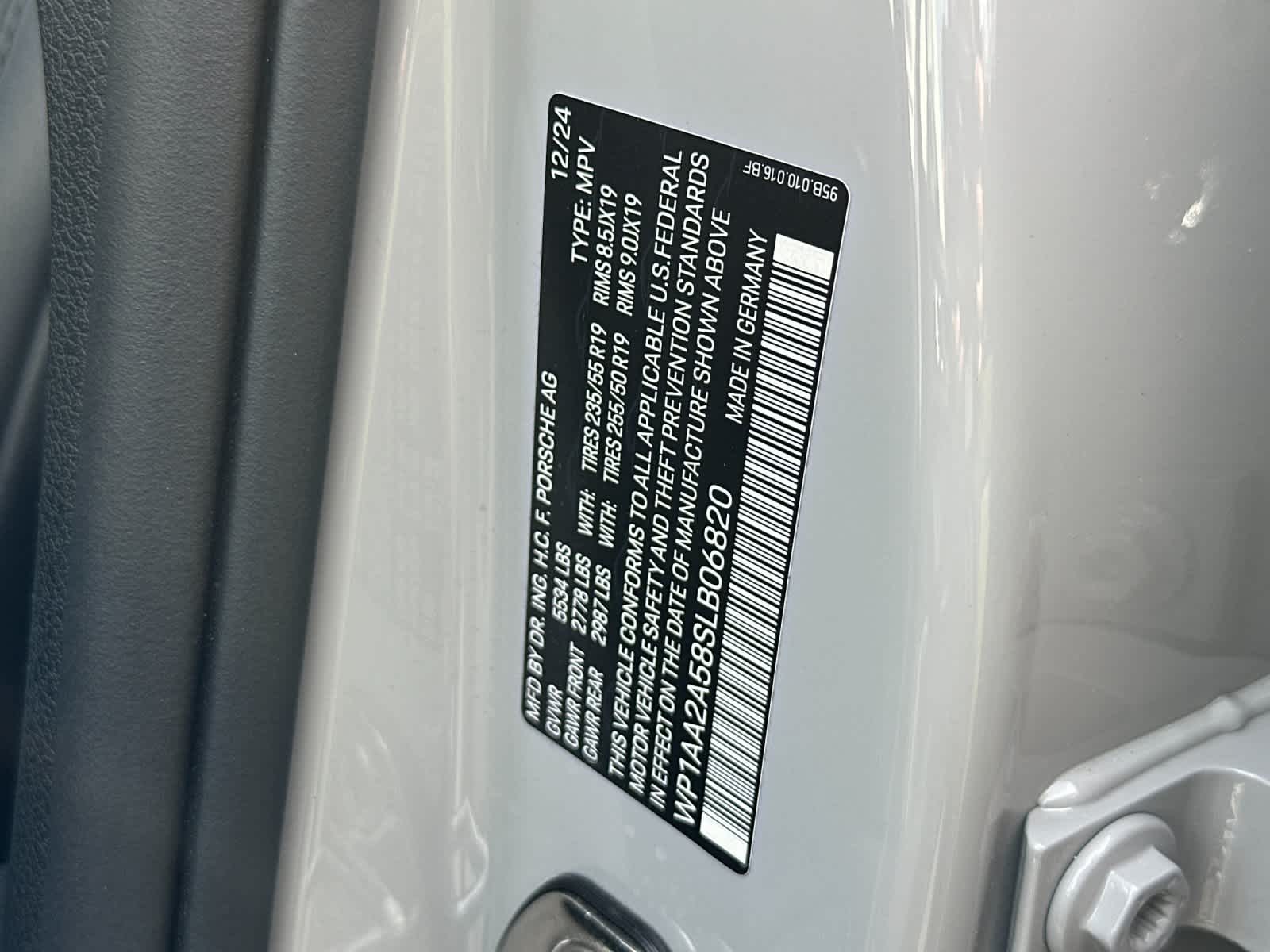 Thumbnail: 2025 Porsche Macan - 33