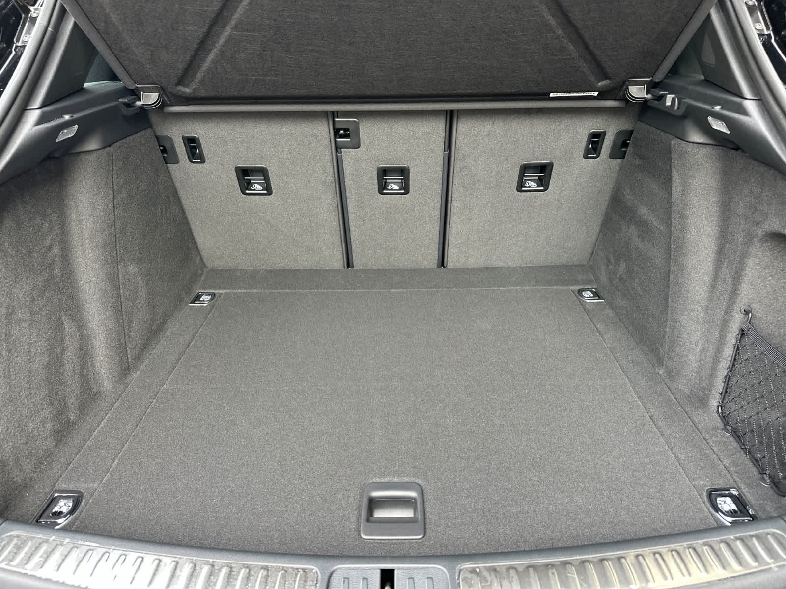 Thumbnail: 2026 Porsche Macan - 16