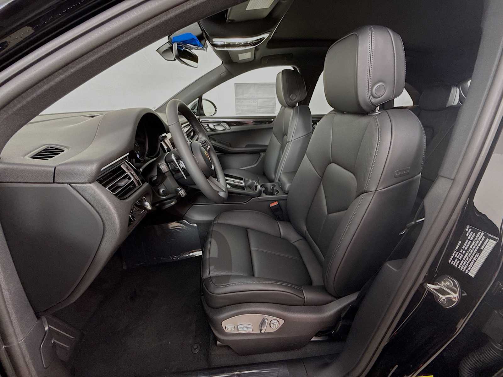 Thumbnail: 2026 Porsche Macan - 5